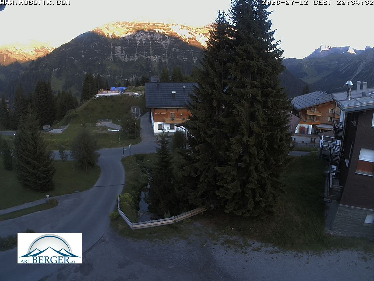 Archived image Webcam Oberlech: guest house Berger