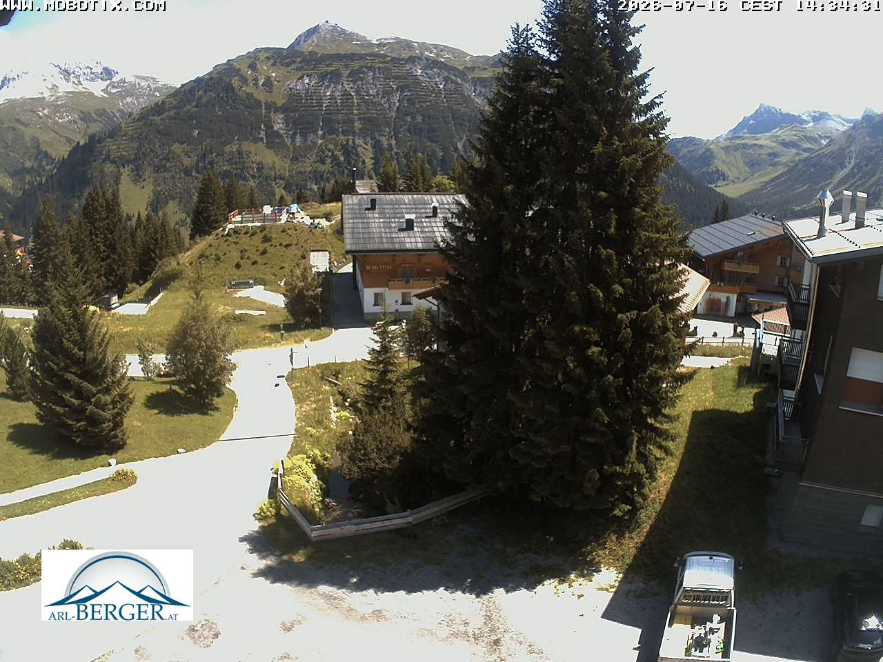 Archived image Webcam Oberlech: guest house Berger