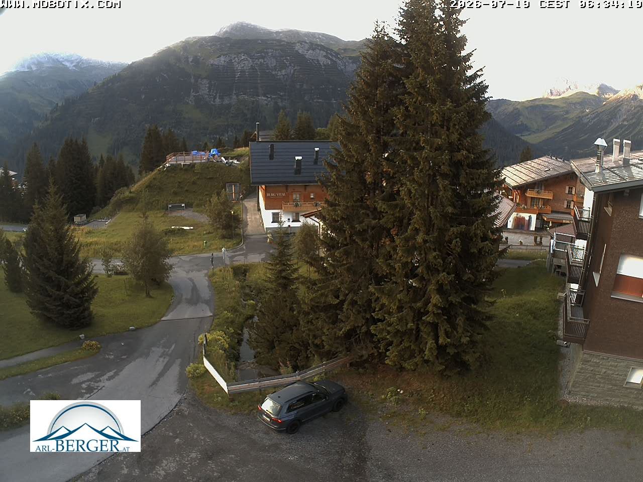Archived image Webcam Oberlech: guest house Berger