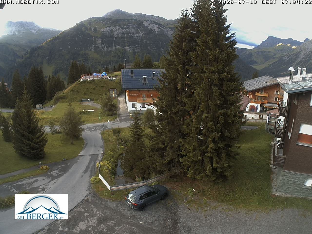 Archived image Webcam Oberlech: guest house Berger