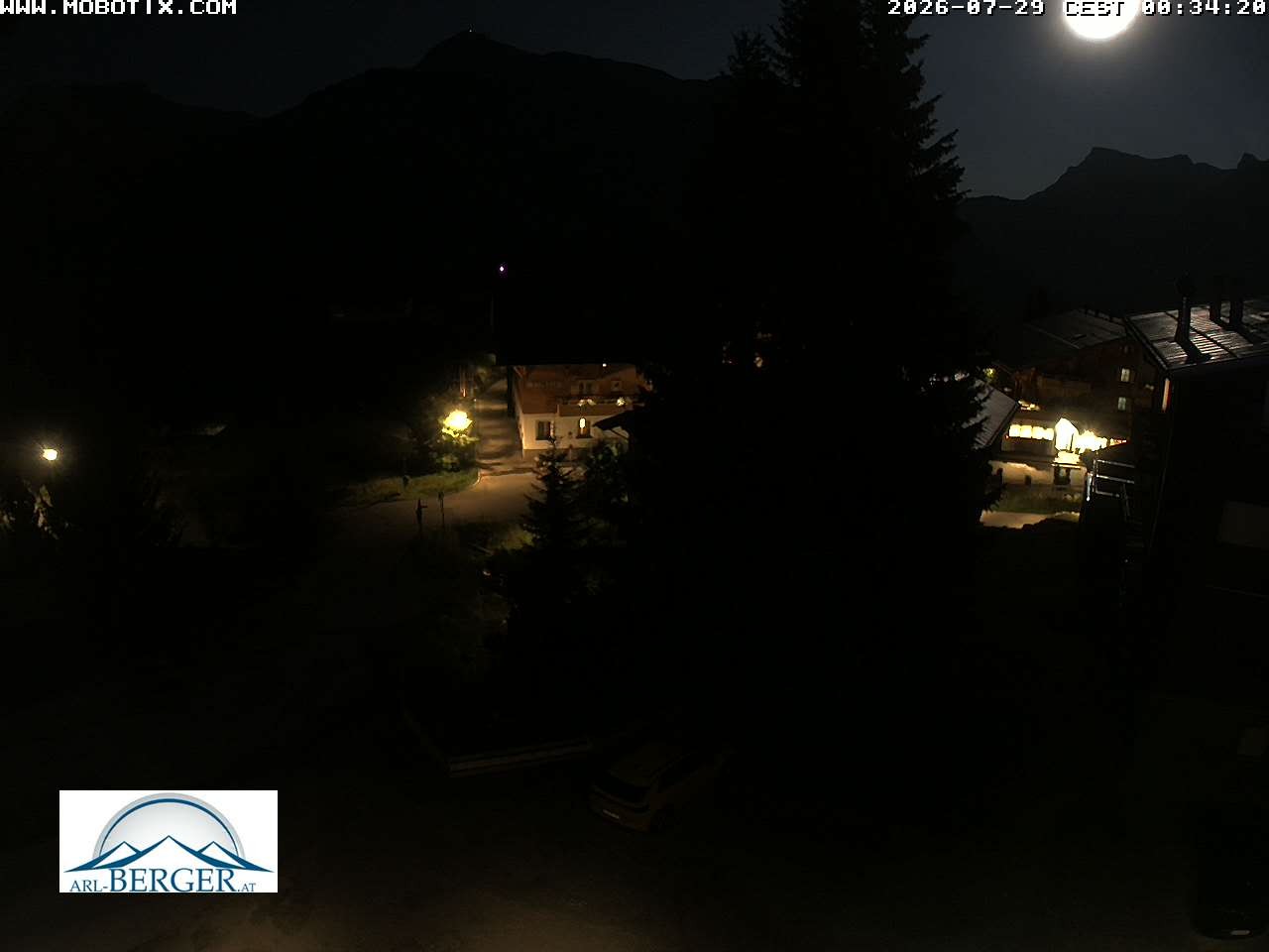 Archived image Webcam Oberlech: guest house Berger