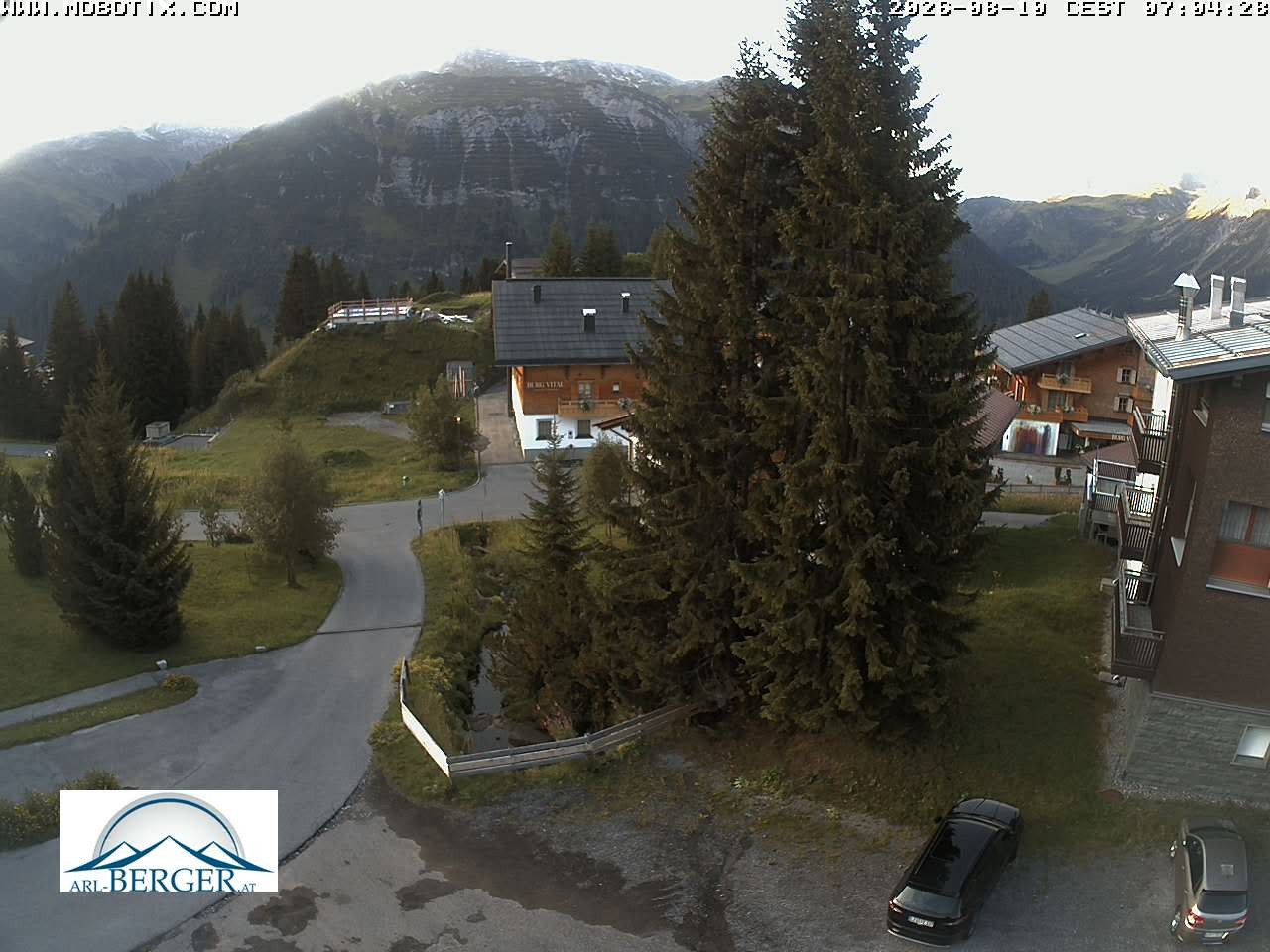 Archived image Webcam Oberlech: guest house Berger