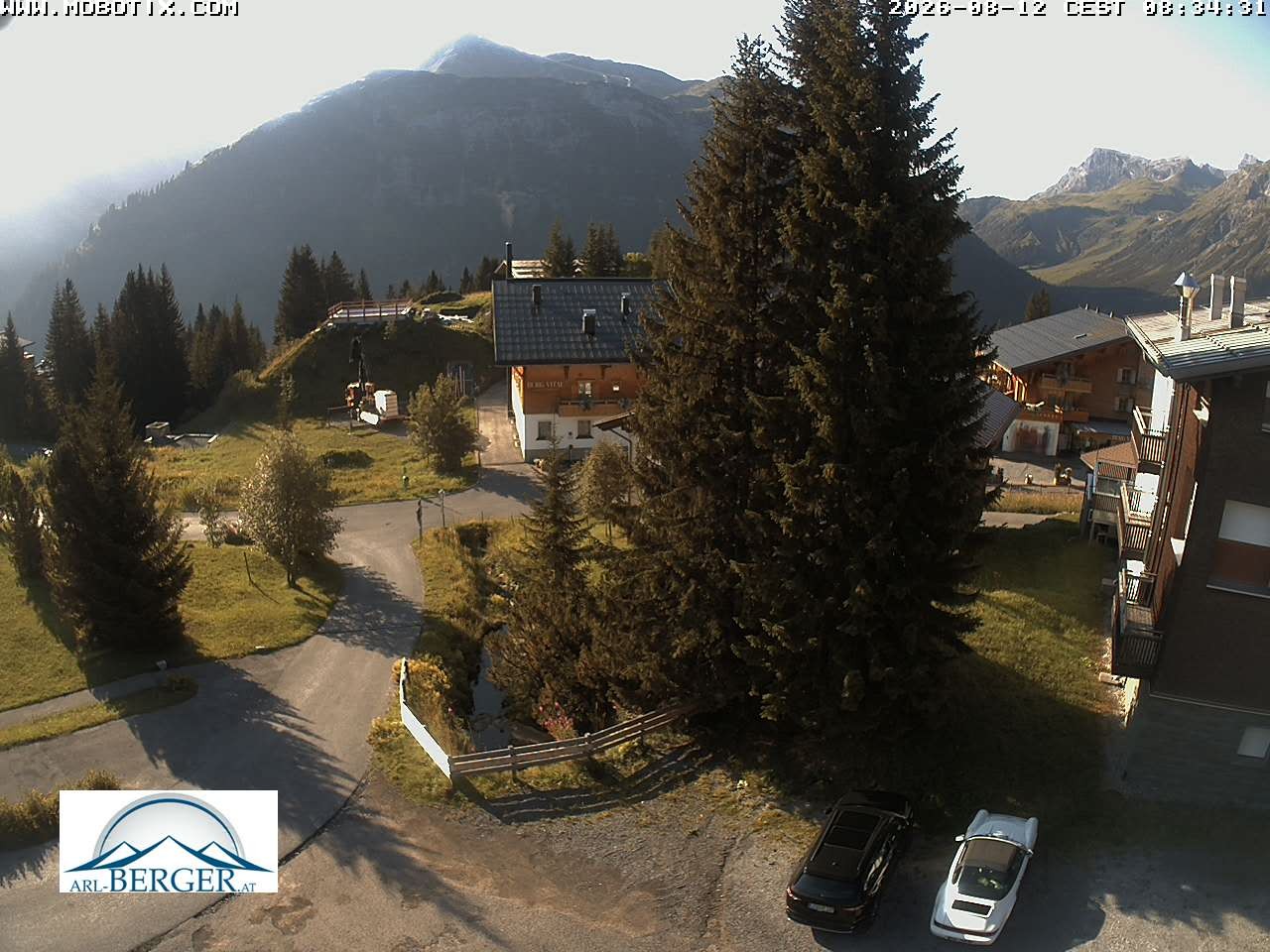 Archived image Webcam Oberlech: guest house Berger