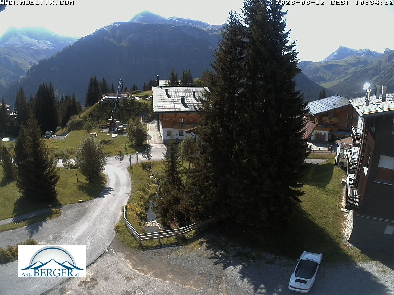 Archived image Webcam Oberlech: guest house Berger