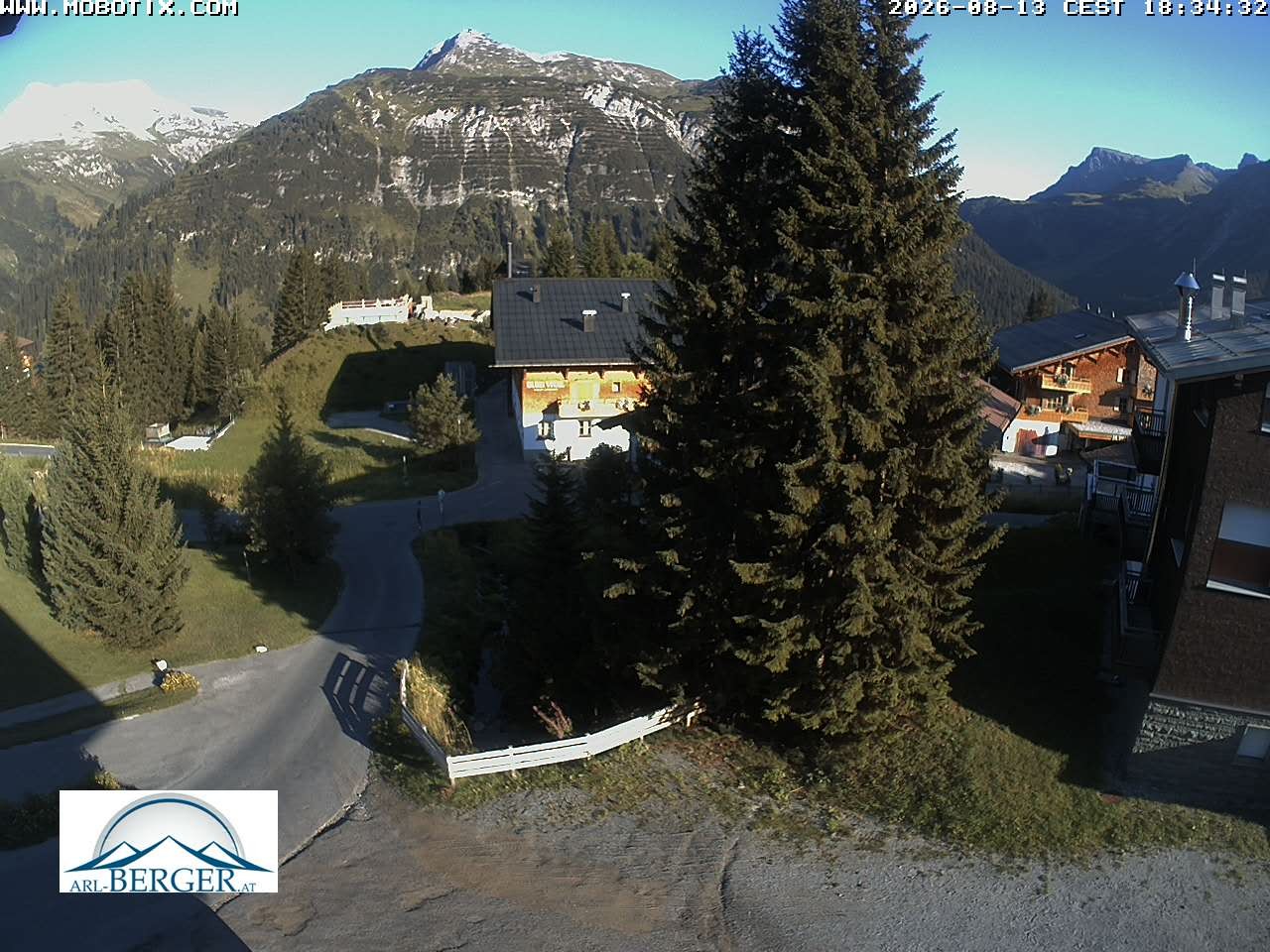 Archiv Foto Webcam Oberlech: Pension Berger