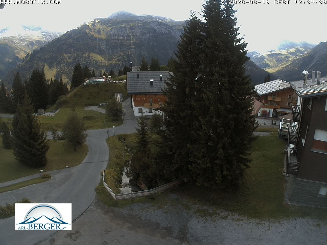 Archived image Webcam Oberlech: guest house Berger