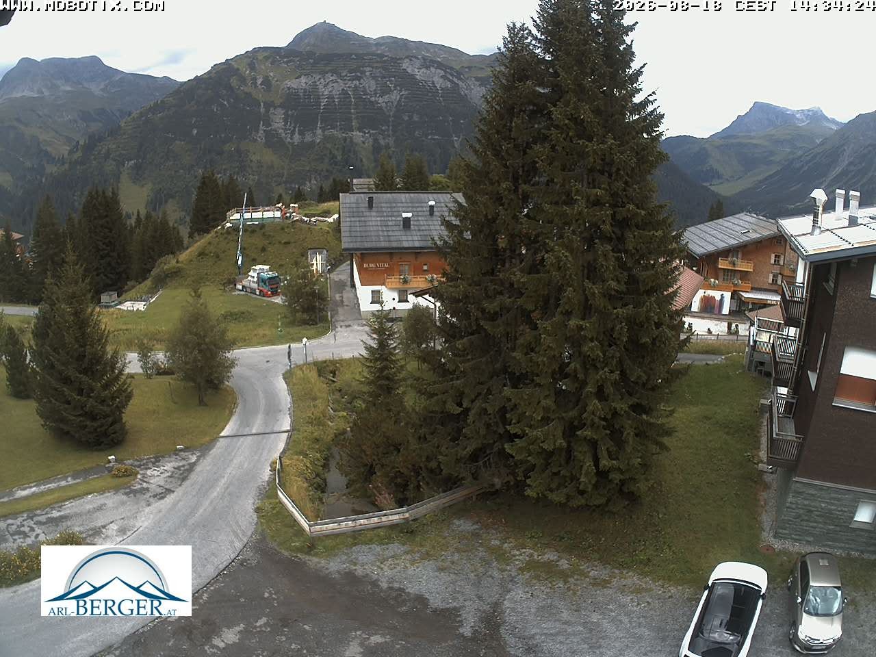 Archived image Webcam Oberlech: guest house Berger
