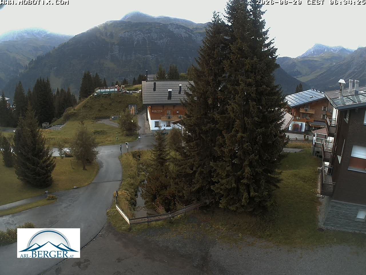 Archived image Webcam Oberlech: guest house Berger