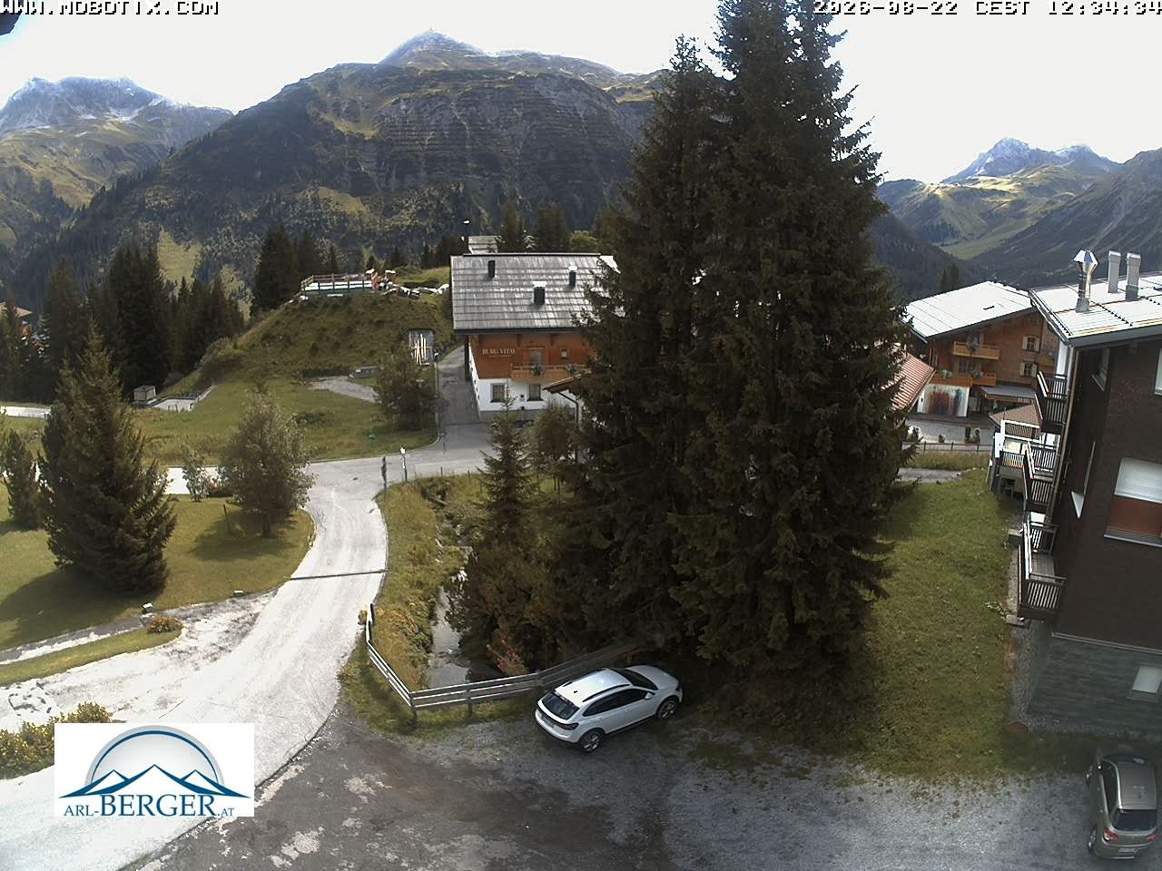Archived image Webcam Oberlech: guest house Berger