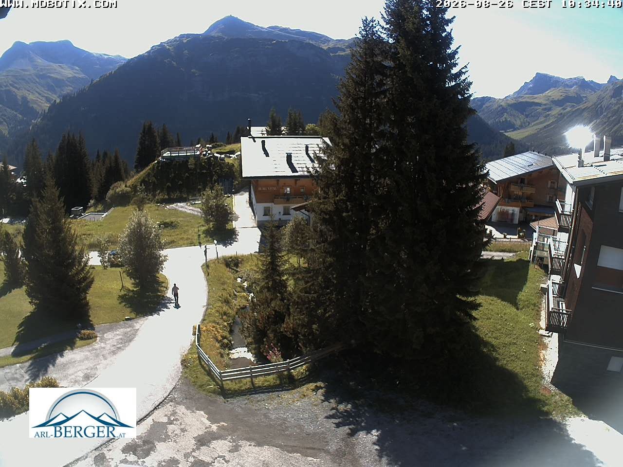 Archived image Webcam Oberlech: guest house Berger