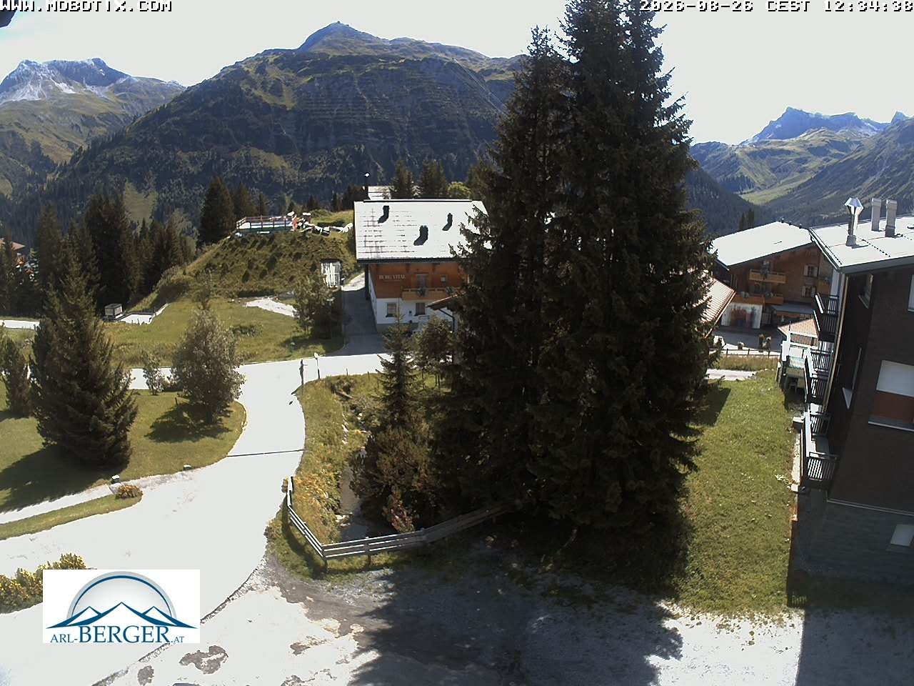 Archived image Webcam Oberlech: guest house Berger