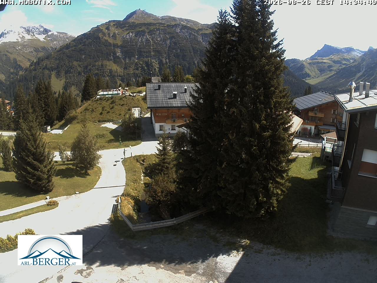 Archived image Webcam Oberlech: guest house Berger