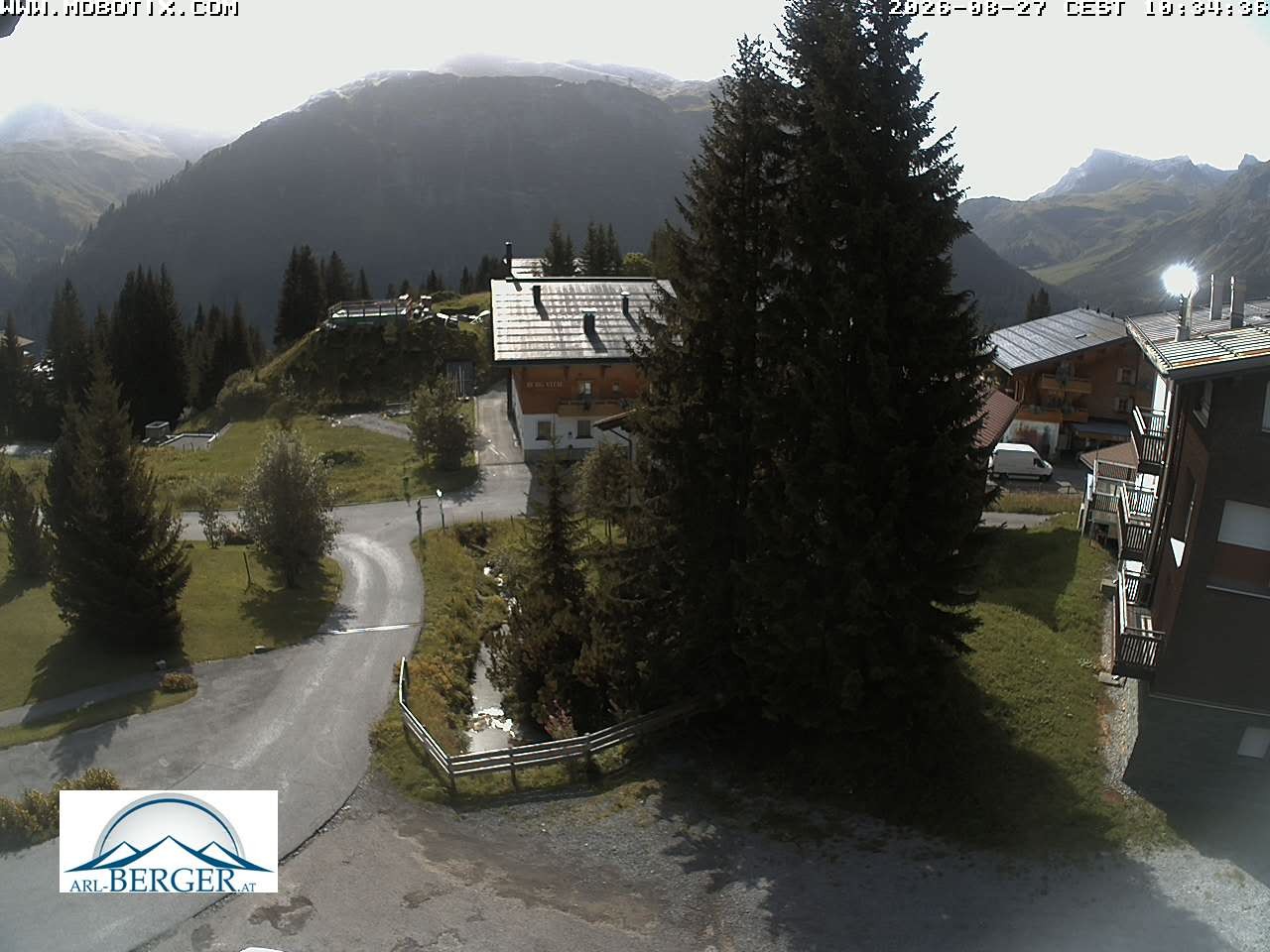 Archived image Webcam Oberlech: guest house Berger