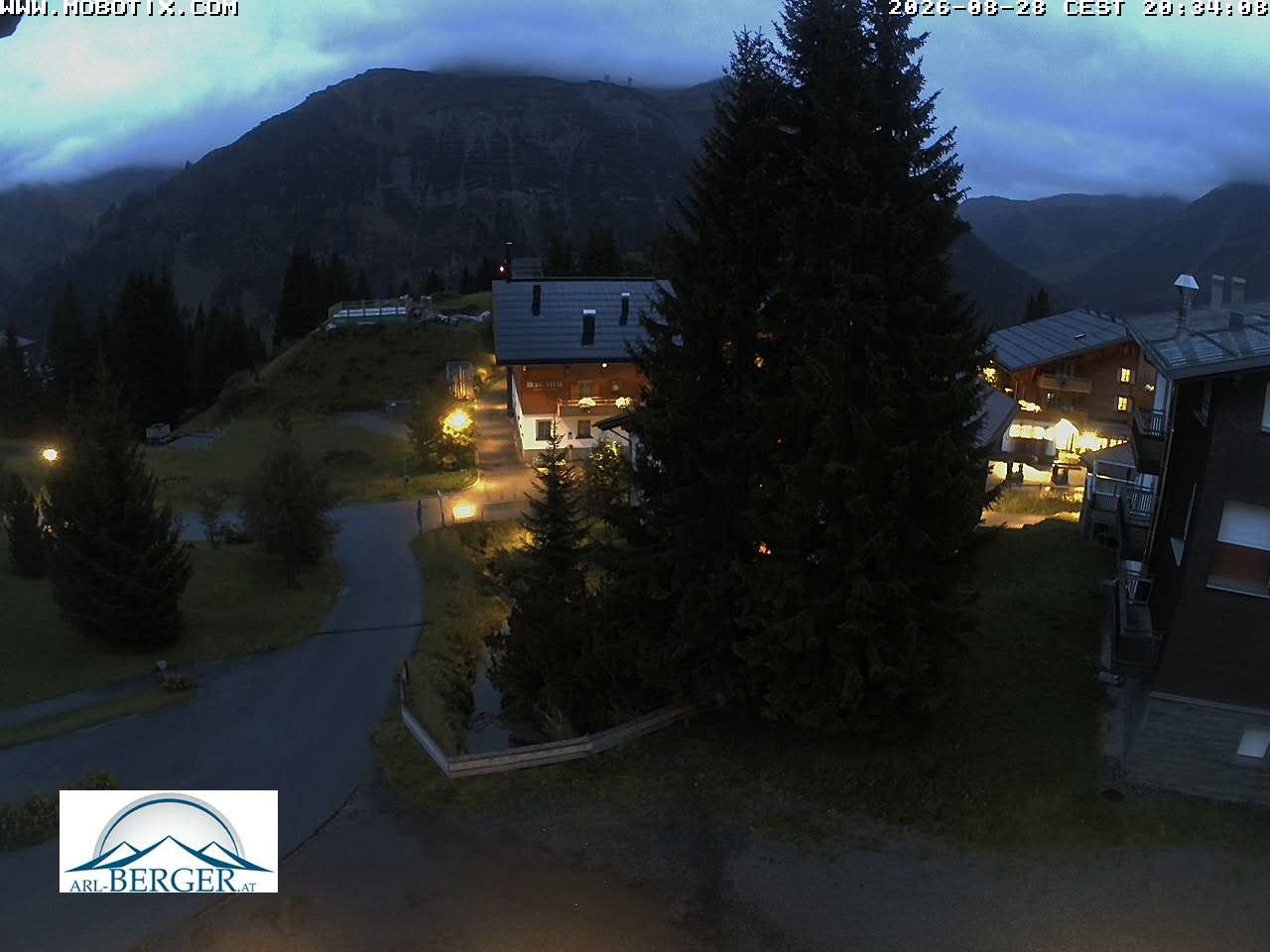 Archived image Webcam Oberlech: guest house Berger