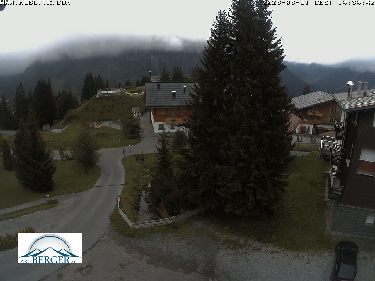 Archived image Webcam Oberlech: guest house Berger