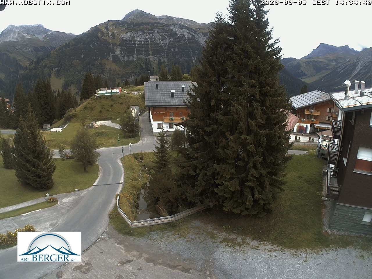 Archived image Webcam Oberlech: guest house Berger