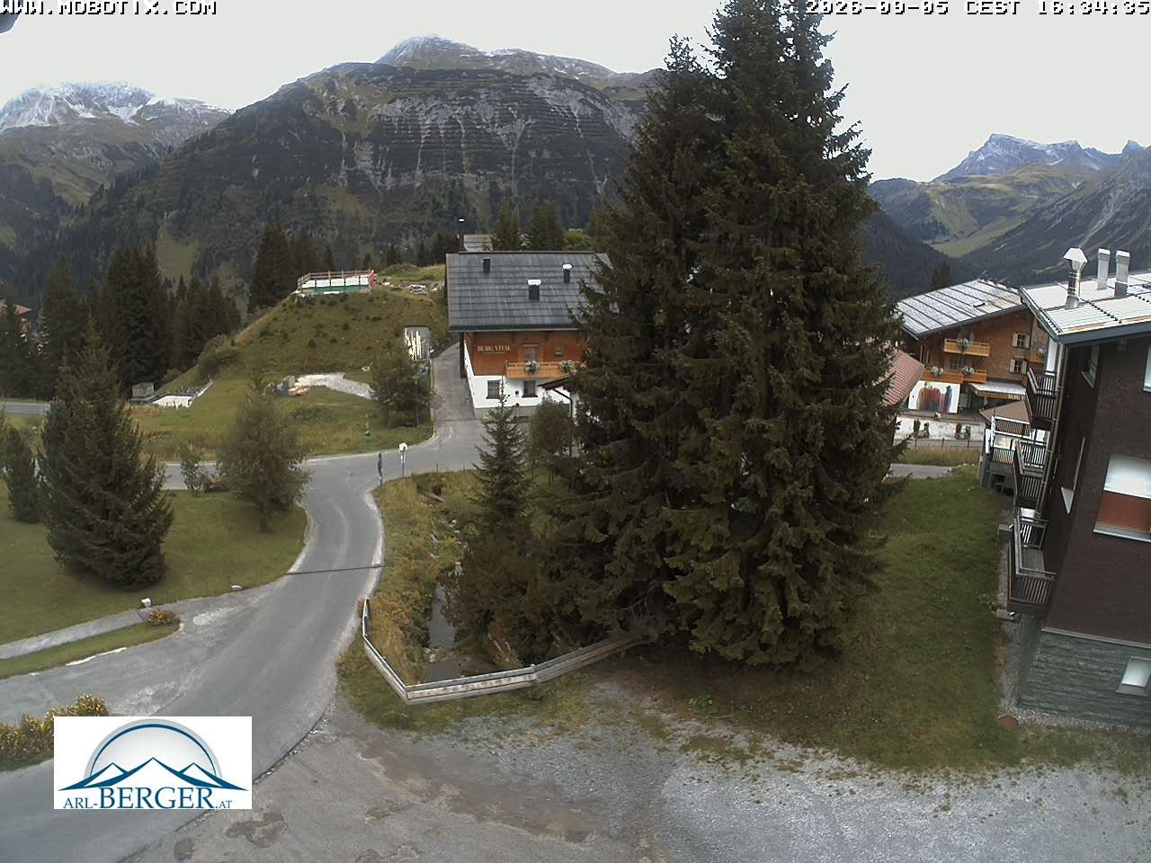 Archived image Webcam Oberlech: guest house Berger