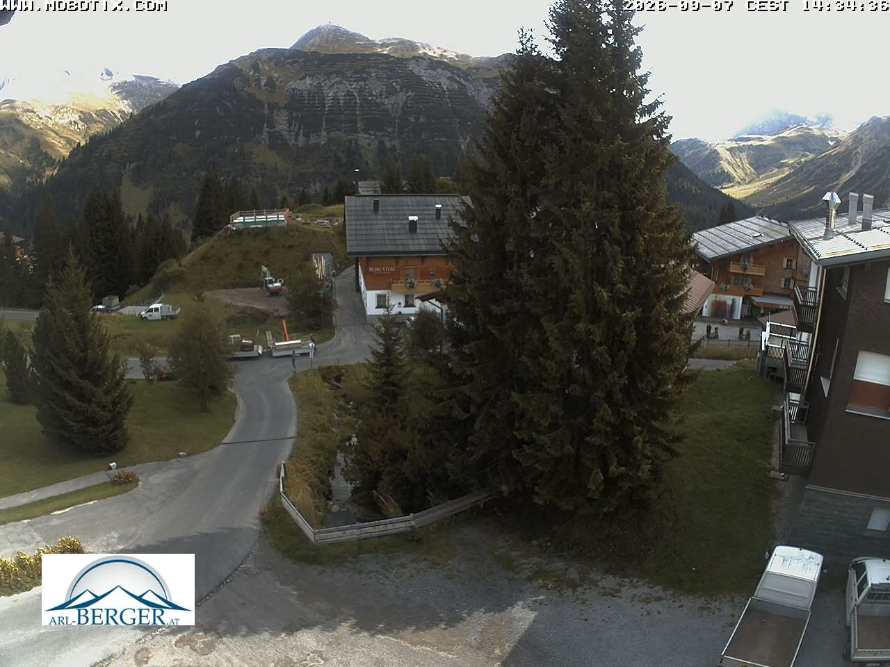 Archived image Webcam Oberlech: guest house Berger
