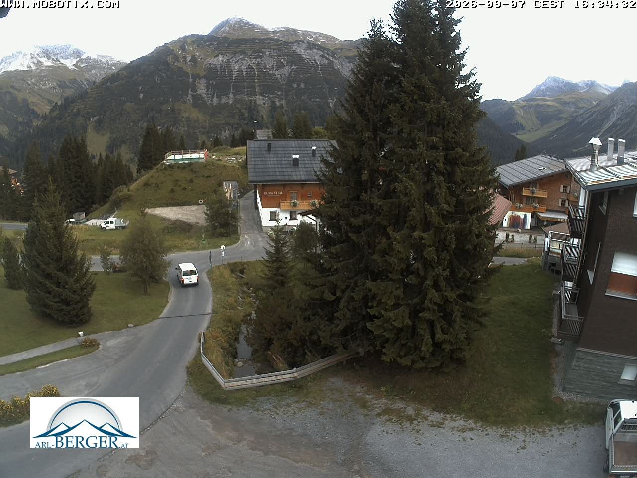 Archived image Webcam Oberlech: guest house Berger