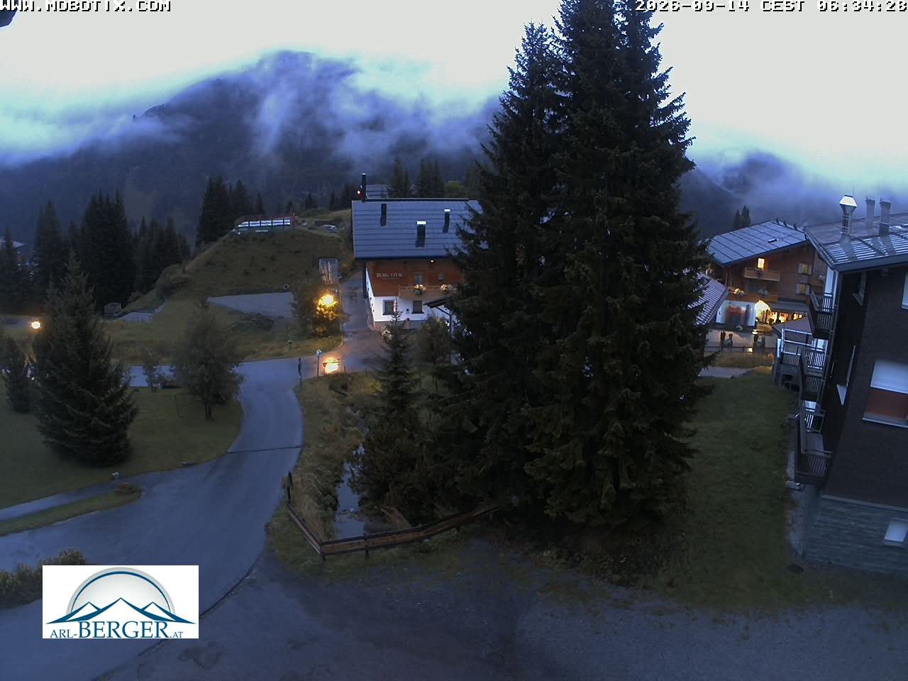 Archived image Webcam Oberlech: guest house Berger