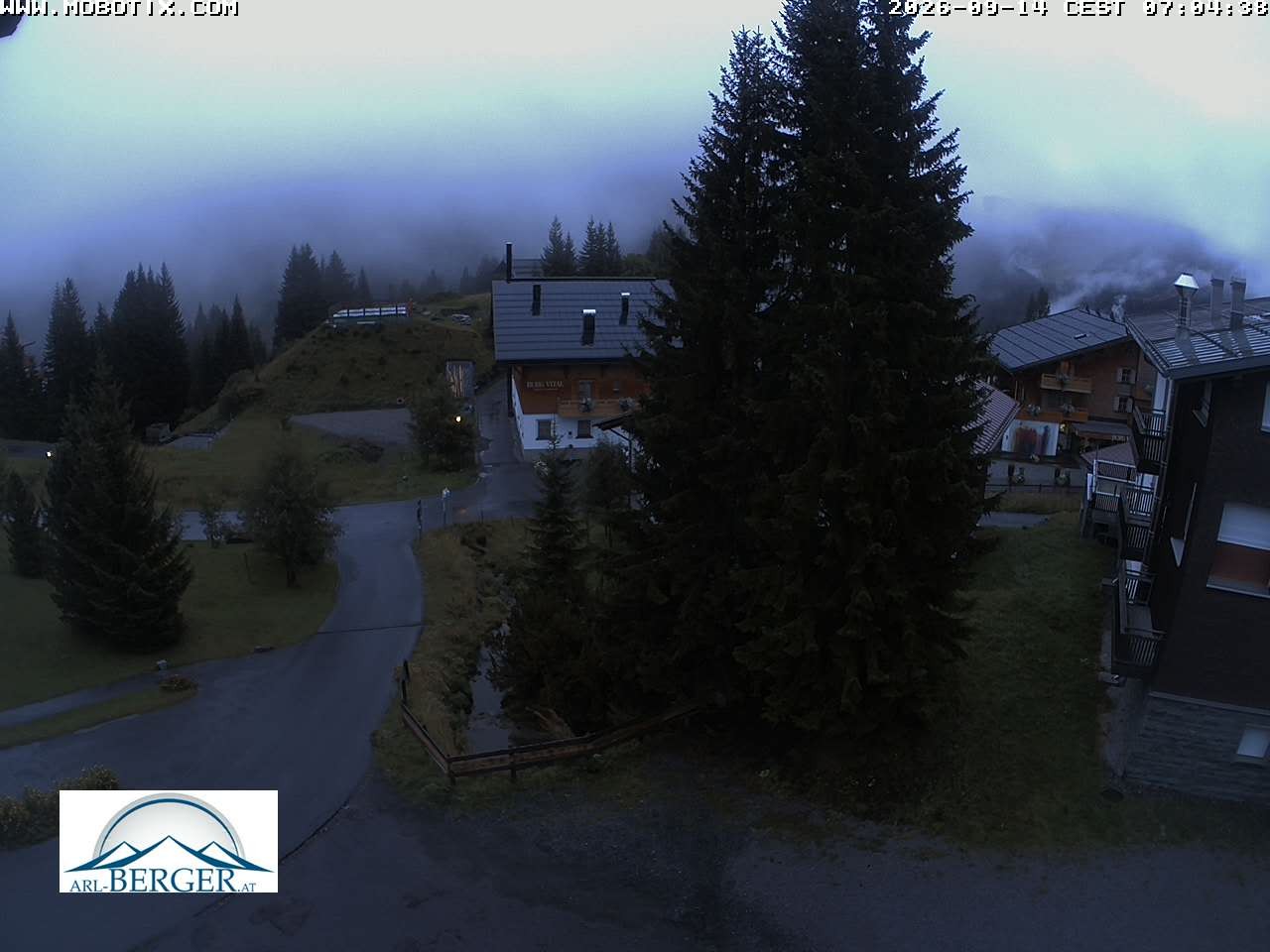 Archived image Webcam Oberlech: guest house Berger