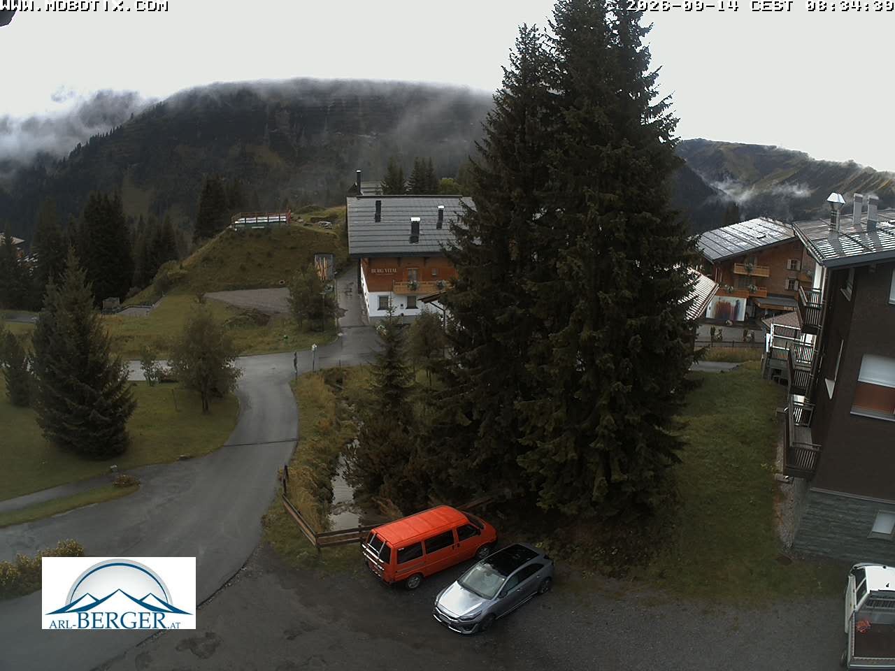 Archived image Webcam Oberlech: guest house Berger