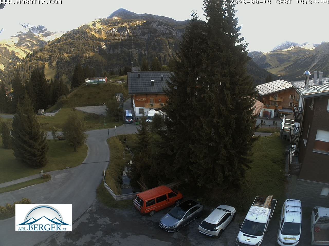 Archived image Webcam Oberlech: guest house Berger