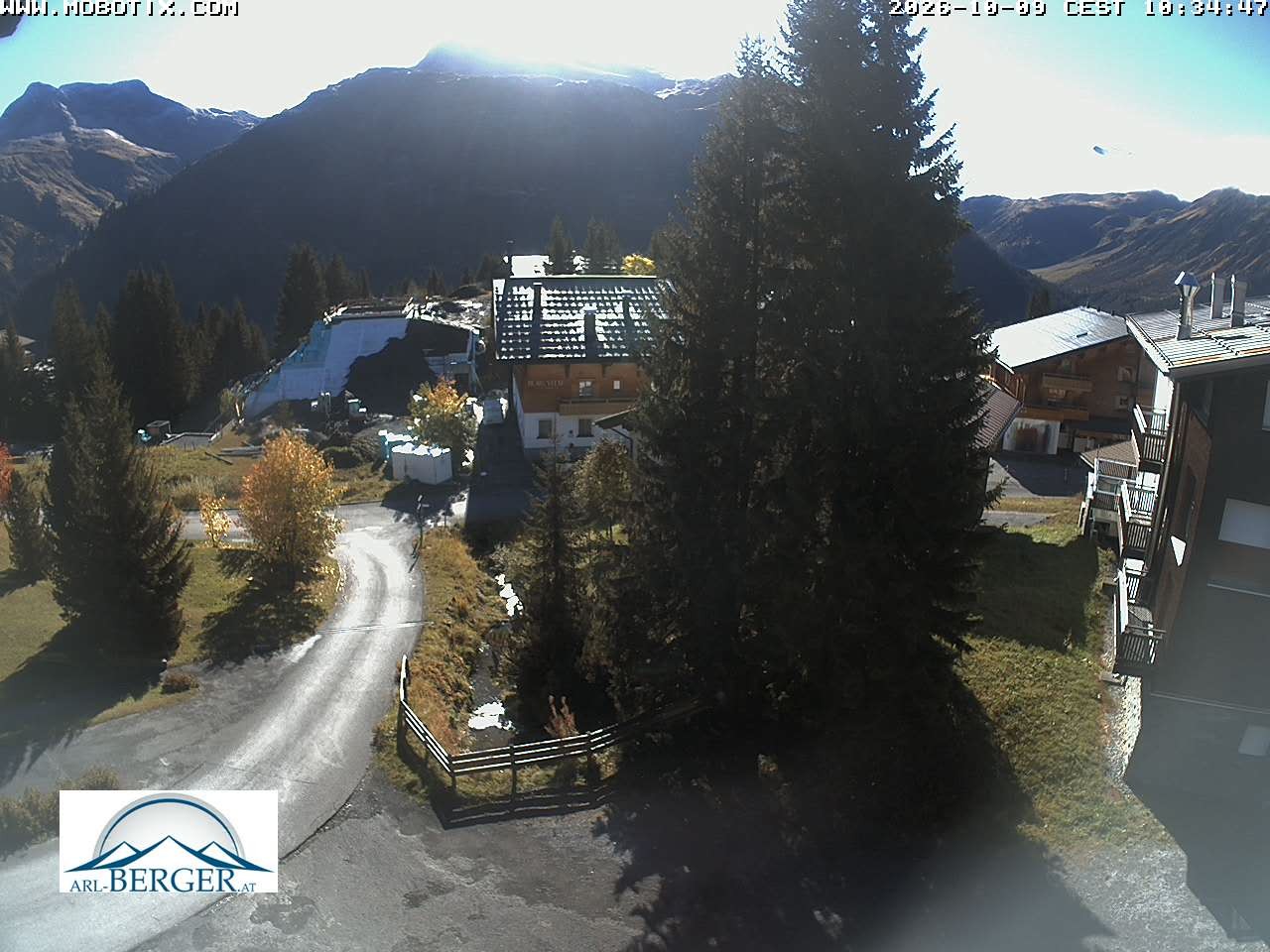 Archived image Webcam Oberlech: guest house Berger