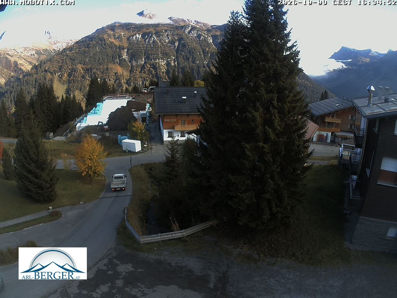 Archived image Webcam Oberlech: guest house Berger