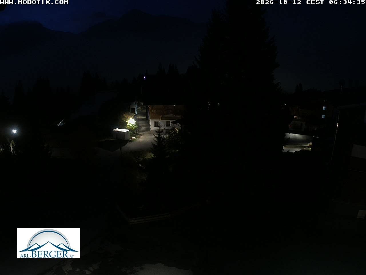 Archived image Webcam Oberlech: guest house Berger