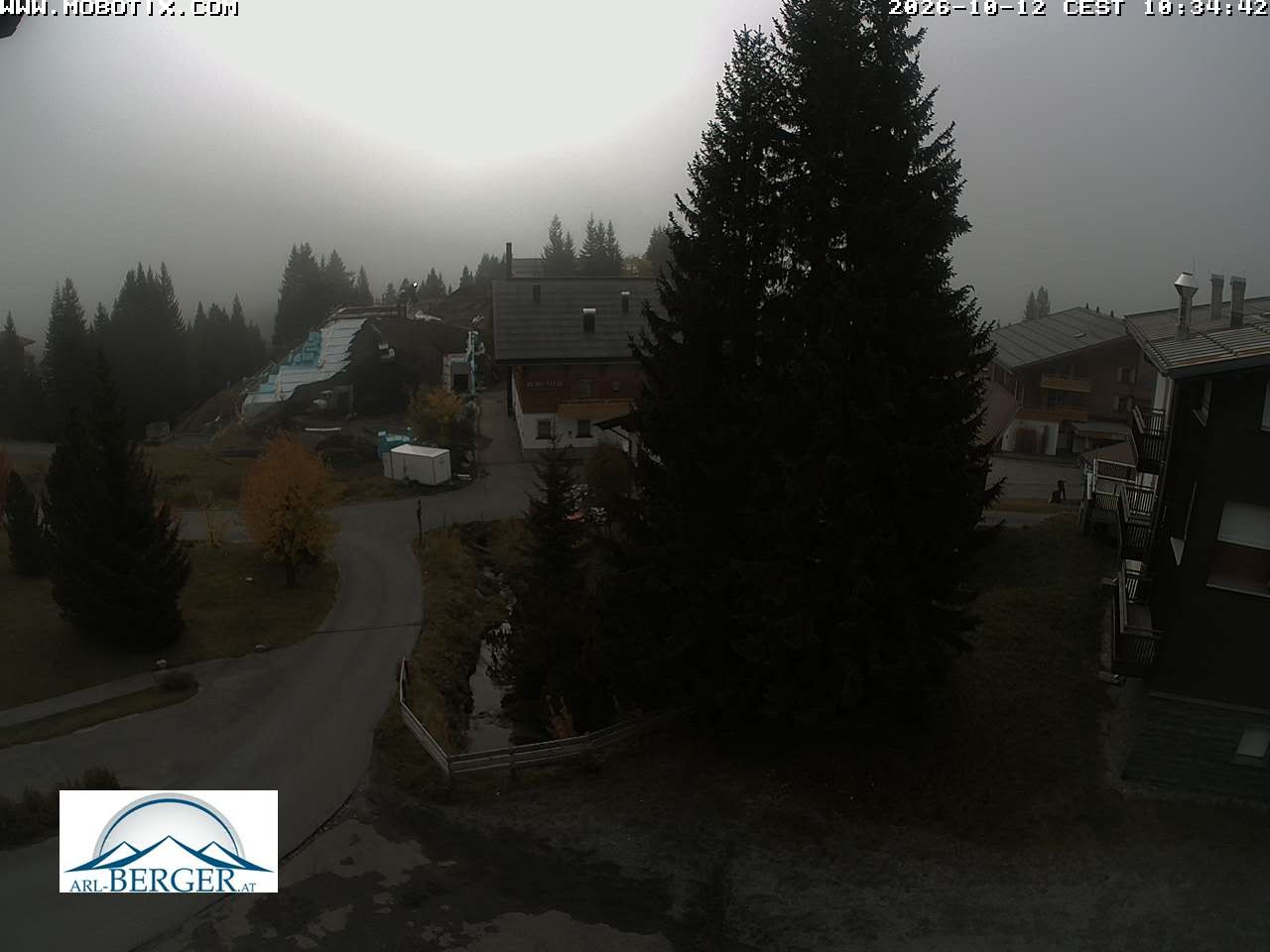 Archived image Webcam Oberlech: guest house Berger