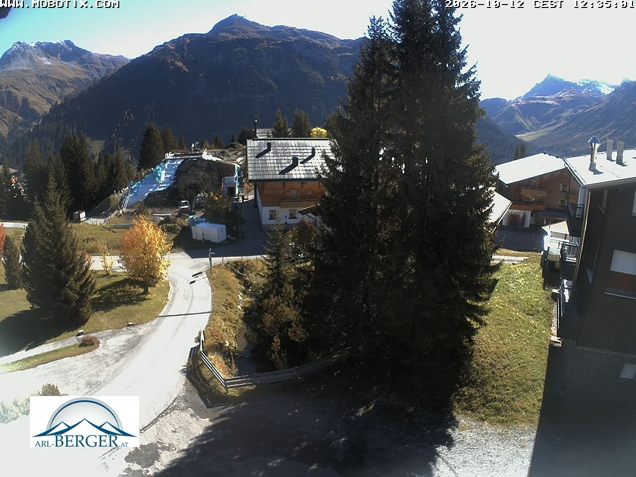 Archived image Webcam Oberlech: guest house Berger