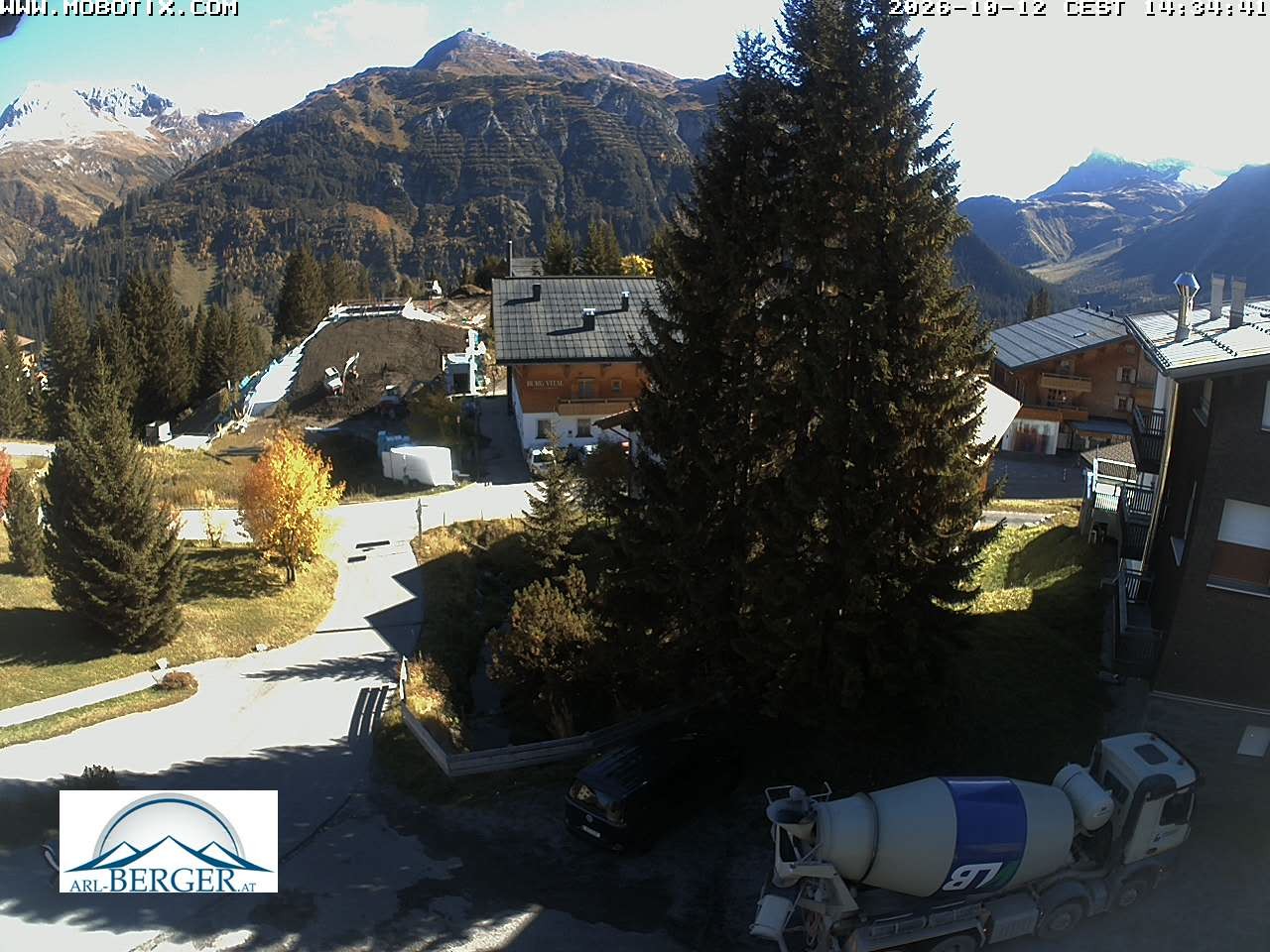 Archived image Webcam Oberlech: guest house Berger