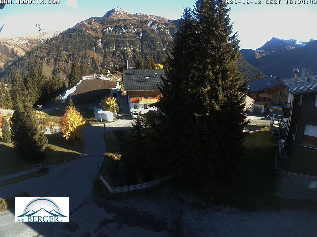 Archived image Webcam Oberlech: guest house Berger
