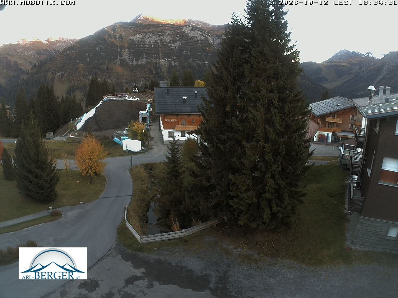 Archived image Webcam Oberlech: guest house Berger
