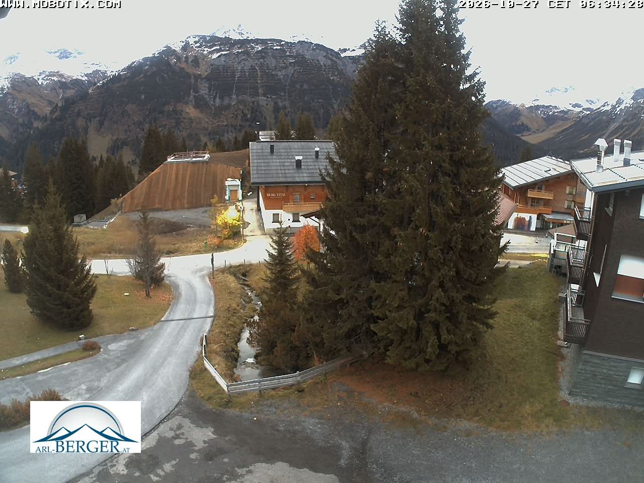 Archived image Webcam Oberlech: guest house Berger