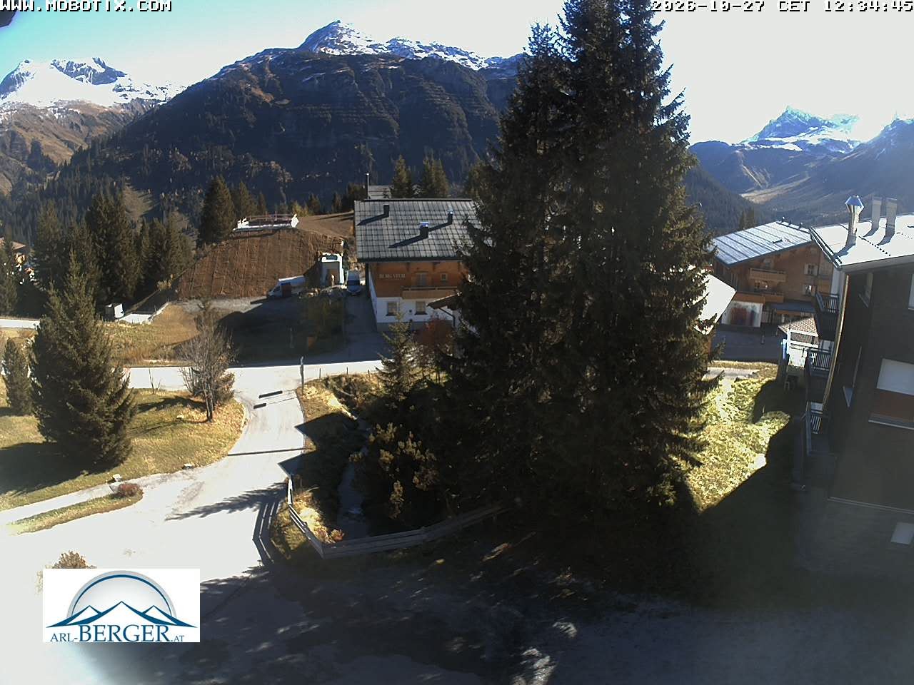 Archived image Webcam Oberlech: guest house Berger