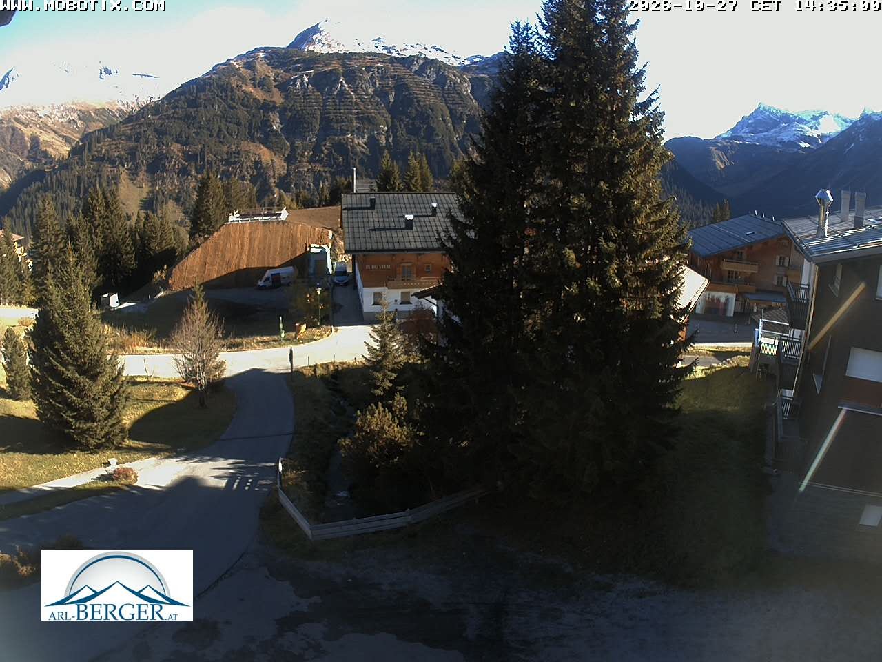 Archived image Webcam Oberlech: guest house Berger