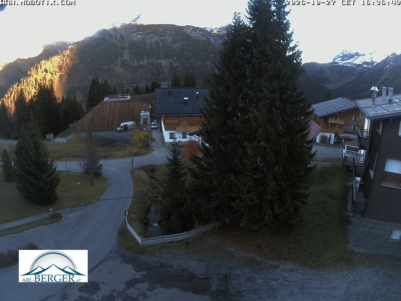 Archived image Webcam Oberlech: guest house Berger
