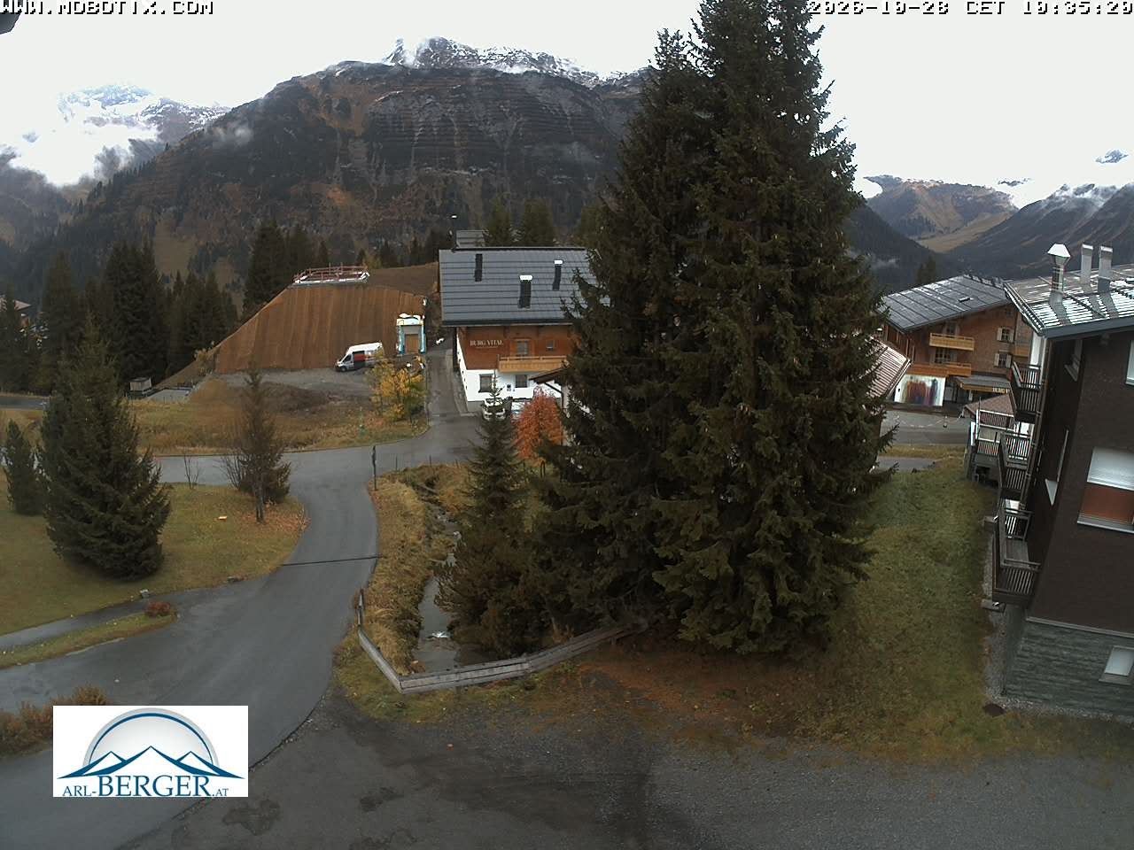 Archived image Webcam Oberlech: guest house Berger