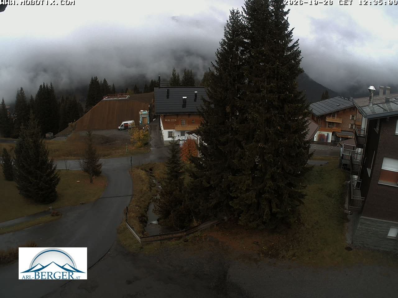 Archived image Webcam Oberlech: guest house Berger