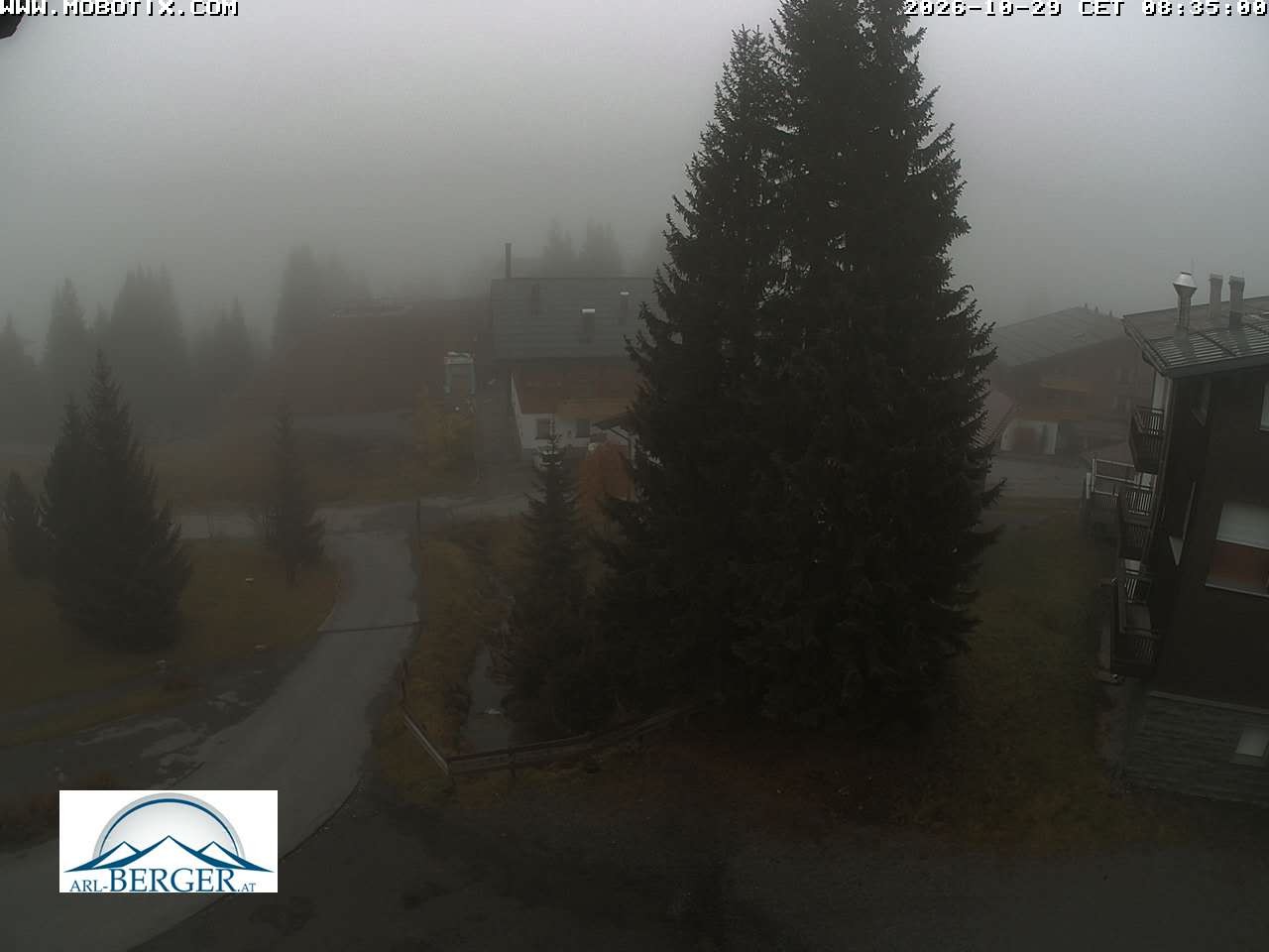 Archived image Webcam Oberlech: guest house Berger