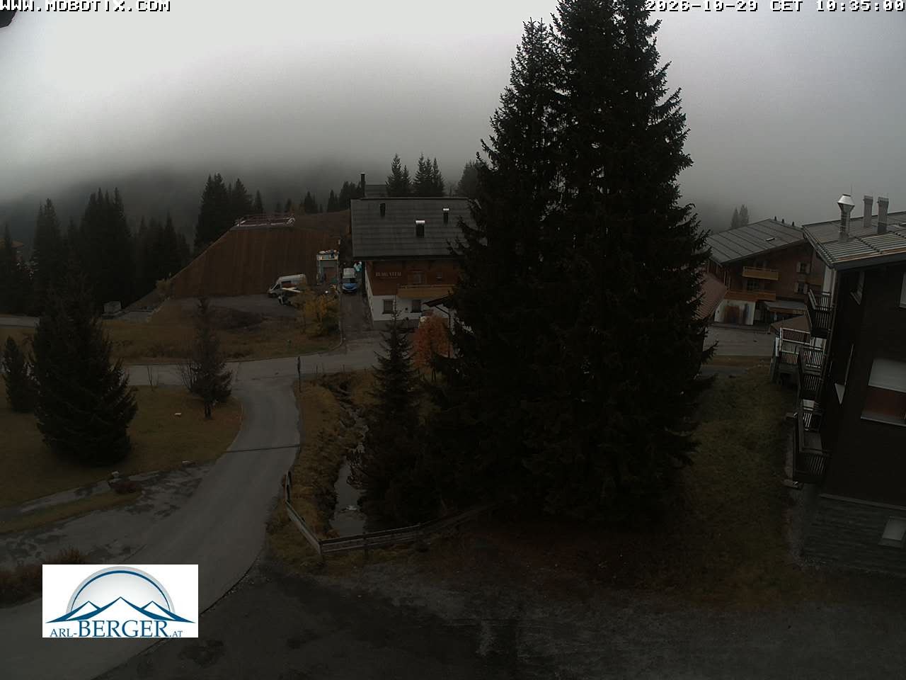 Archived image Webcam Oberlech: guest house Berger