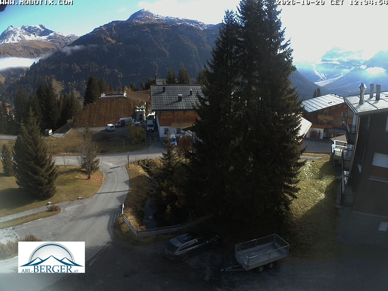 Archived image Webcam Oberlech: guest house Berger