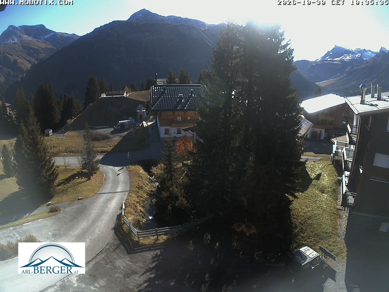 Archived image Webcam Oberlech: guest house Berger