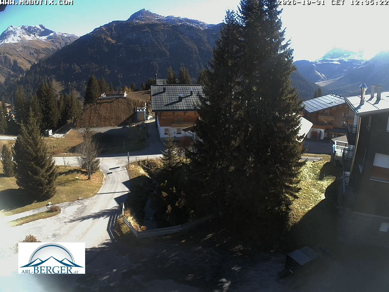 Archived image Webcam Oberlech: guest house Berger