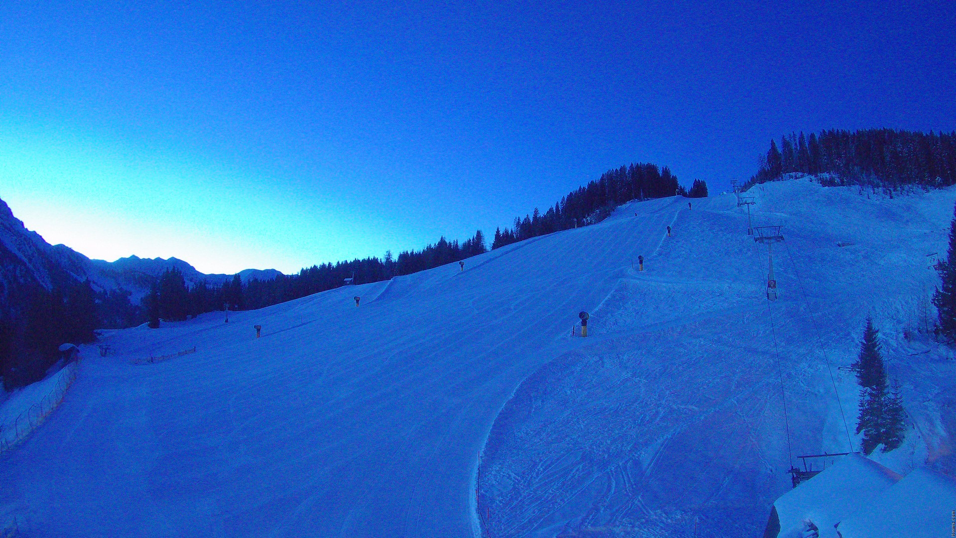 Archiv Foto Webcam Nassfeld: Blick Sonnleitn