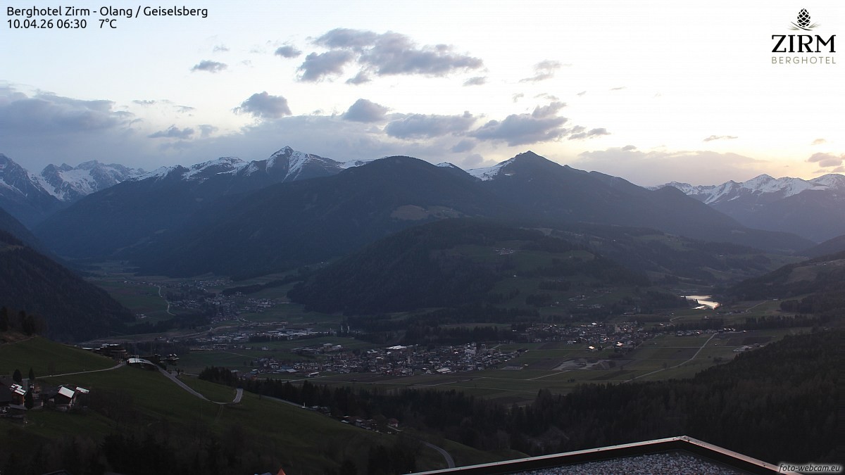 Archived image Webcam Hotel Zirm, South Tyrol