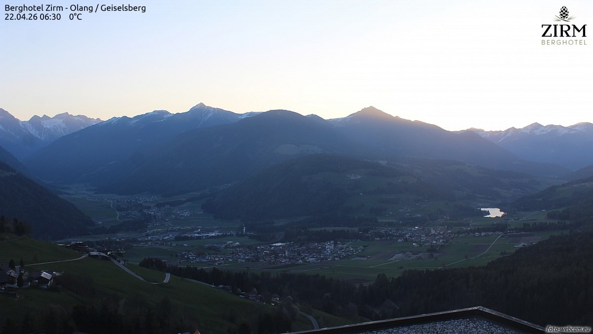 Archived image Webcam Hotel Zirm, South Tyrol