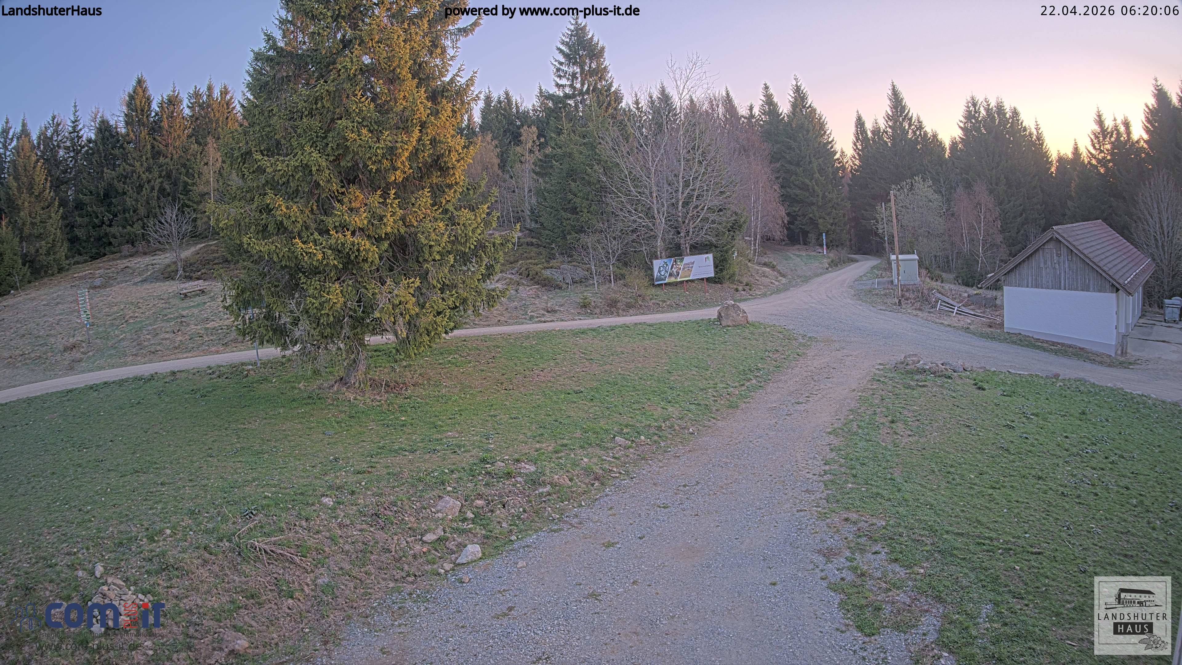 Archived image Webcam Mountain hut "Landshuter Haus"